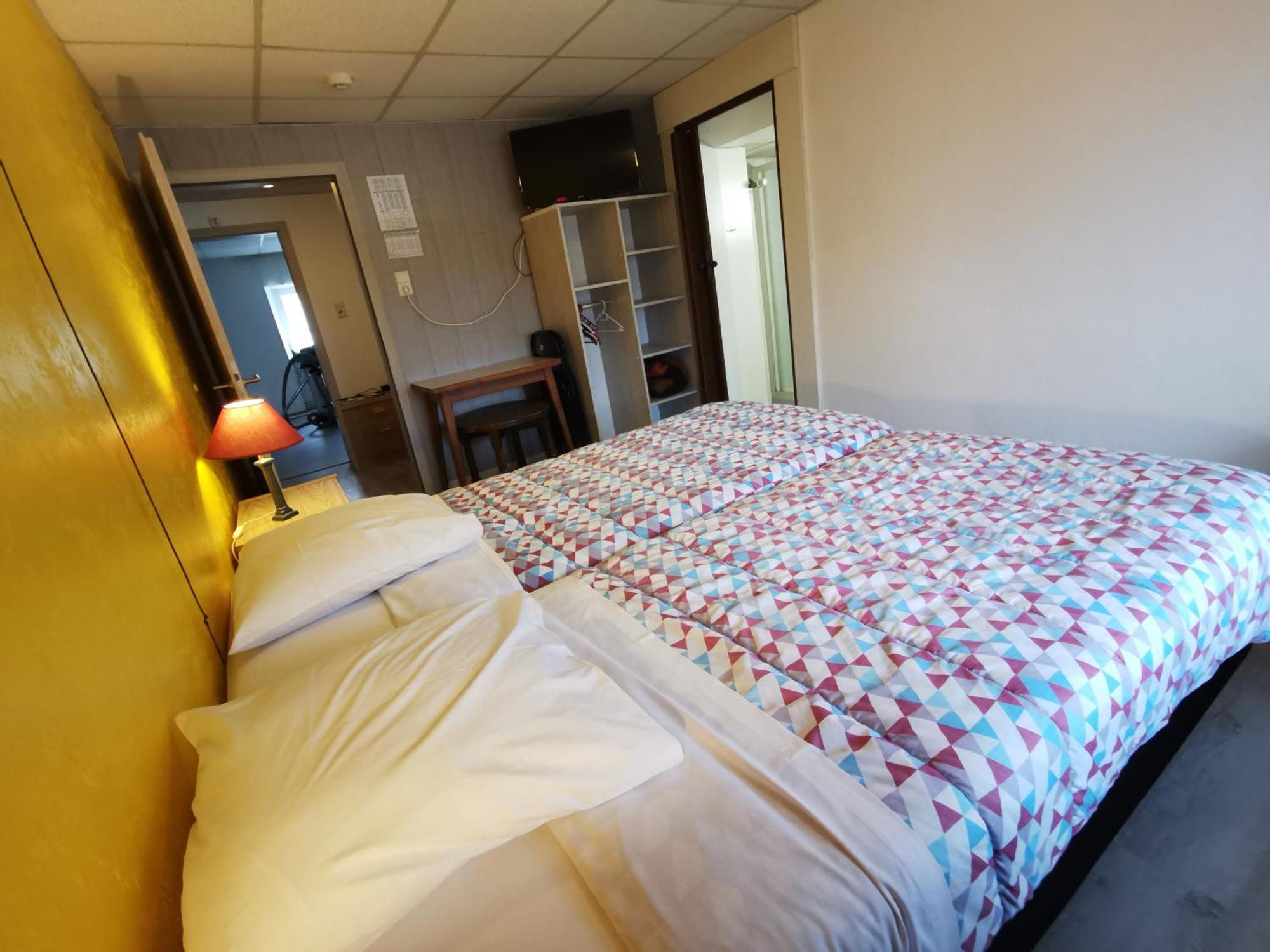 Chez Phil Hotel Robertville Quarto foto